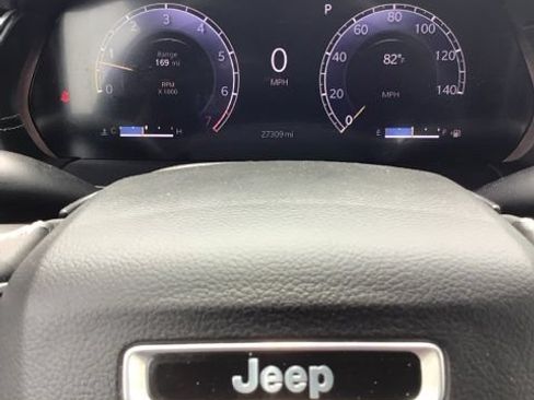 Certified 2023 Jeep Grand Cherokee Limited w/ Luxury Tech Group II AWD/4WD image 12