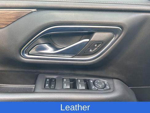 Used 2022 Chevrolet Tahoe Z71 w/ Luxury Package image 3