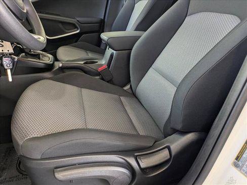 Used 2025 Kia Soul LX w/ LX Technology Package FWD image 15