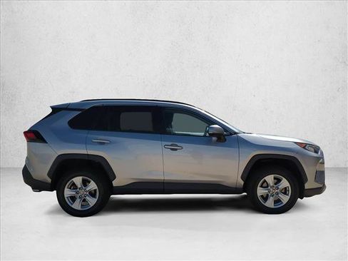 Used 2021 Toyota RAV4 XLE FWD image 4