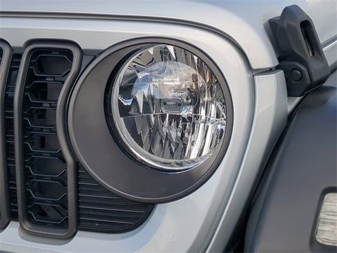 Used 2024 Jeep Wrangler Sport S image 10