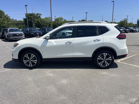 Used 2019 Nissan Rogue SV w/ Premium Package AWD/4WD image 8