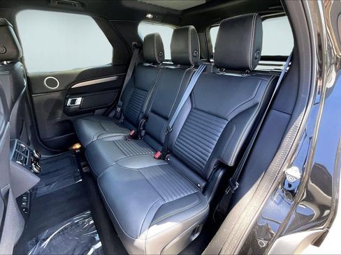 Used 2024 Land Rover Discovery Dynamic SE AWD/4WD image 19