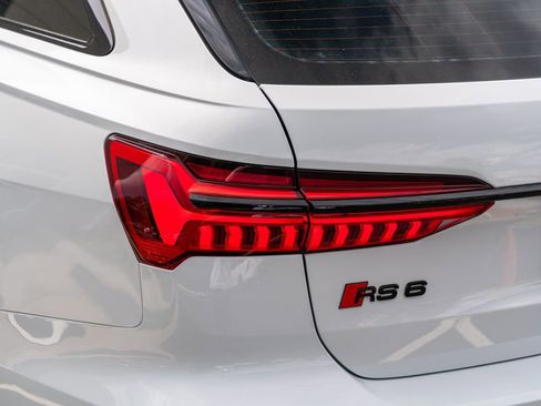 Used 2021 Audi RS 6 w/ Carbon Optic Package AWD/4WD image 21
