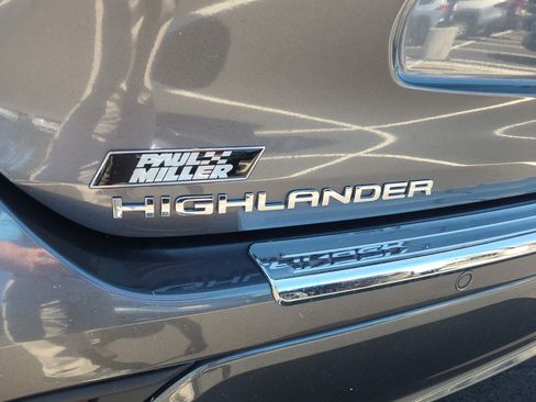 Certified 2025 Toyota Highlander Limited AWD/4WD image 30