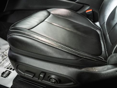 Used 2025 Jeep Grand Cherokee Limited w/ Luxury Tech Group II image 40