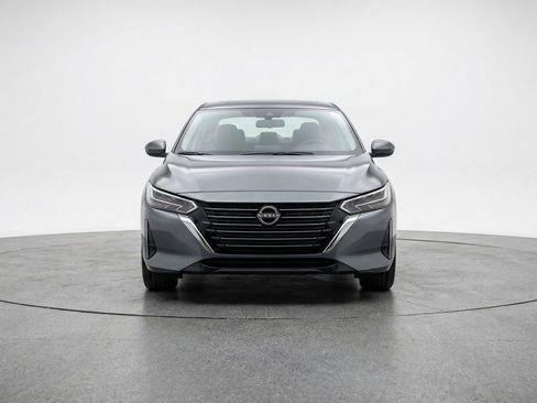 Used 2025 Nissan Sentra SV image 2