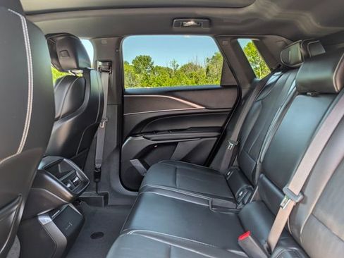 Used 2024 Cadillac Lyriq Sport w/ LPO, Floor Liner Package AWD/4WD image 17