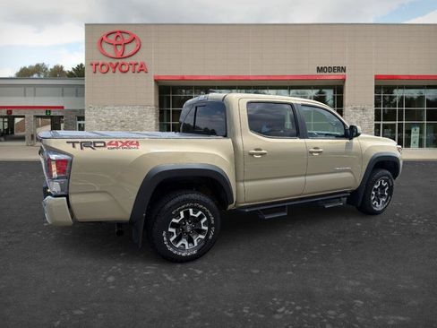 Used 2020 Toyota Tacoma TRD Off-Road w/ TRD Premium Off Road Package AWD/4WD image 5