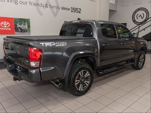 Used 2017 Toyota Tacoma TRD Sport AWD/4WD image 21