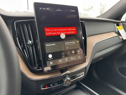 New 2026 Volvo XC60 B5 Plus w/ Climate Package image 15