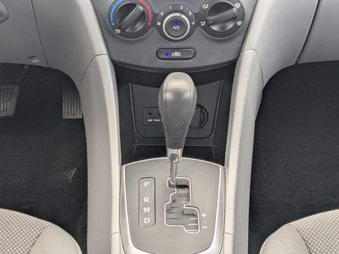 Used 2013 Hyundai Accent GLS FWD image 21