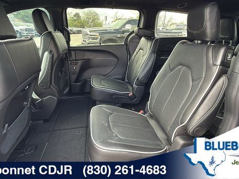 New 2026 Chrysler Pacifica Limited w/ S Appearance Package FWD image 16