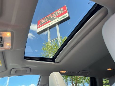 Used 2019 Toyota Highlander Limited FWD image 39