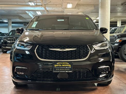 New 2026 Chrysler Pacifica Select image 8