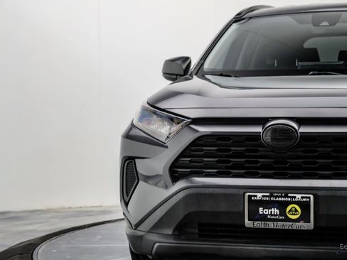 Used 2021 Toyota RAV4 LE image 28