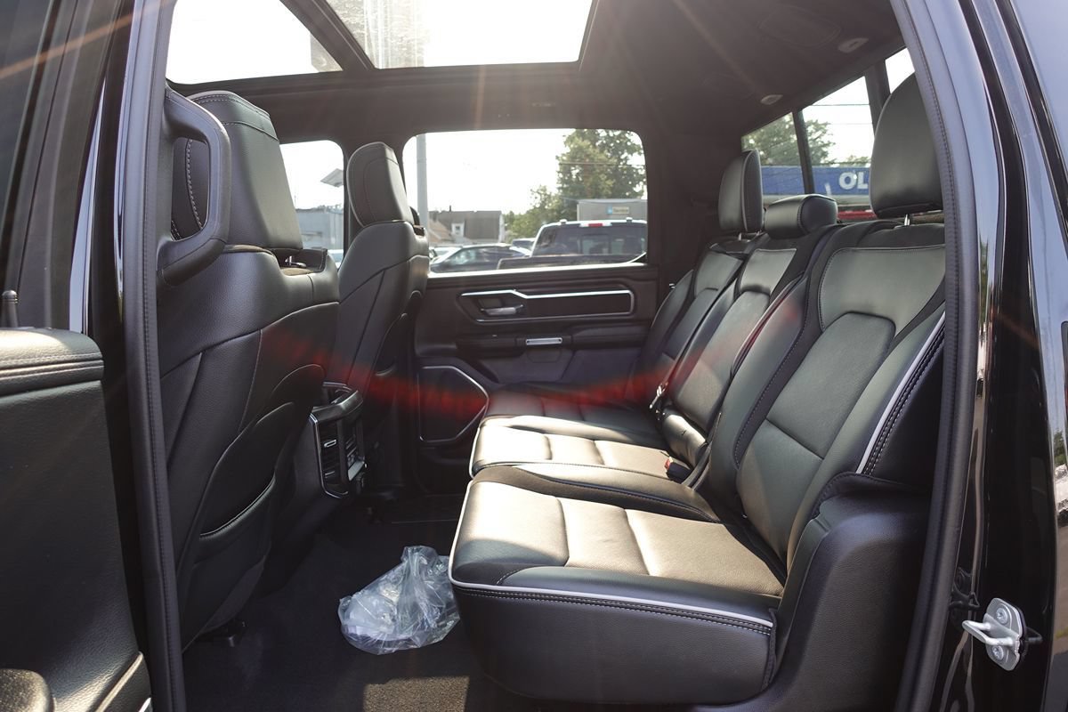 Used 2025 RAM 1500 Laramie w/ Sport Appearance Package AWD/4WD image 15
