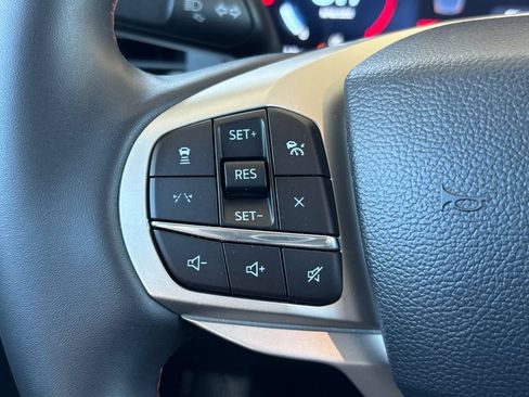 Used 2025 Ford Explorer Active AWD/4WD image 11