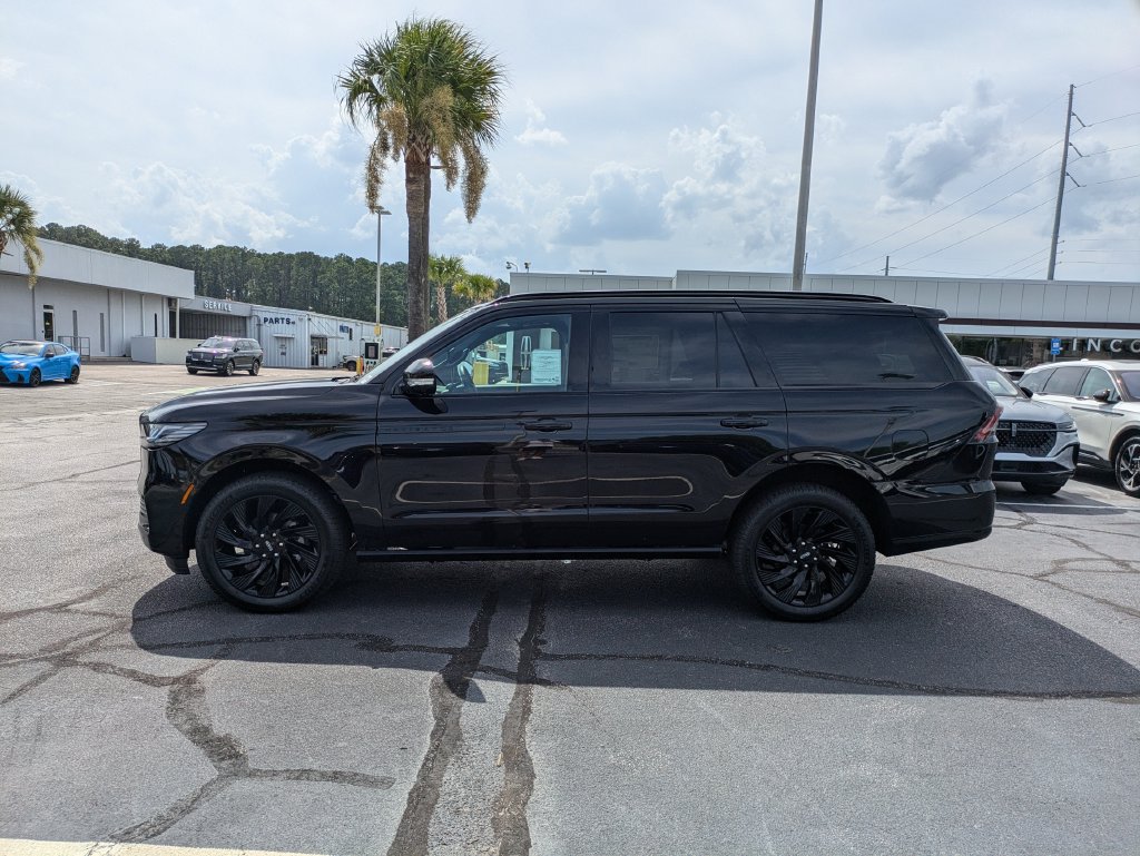New 2027 Lincoln Navigator Reserve w/ Jet Appearance Package AWD/4WD image 7