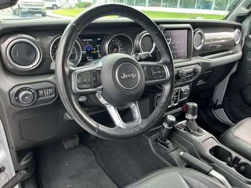 Used 2022 Jeep Wrangler Unlimited Sahara AWD/4WD image 2