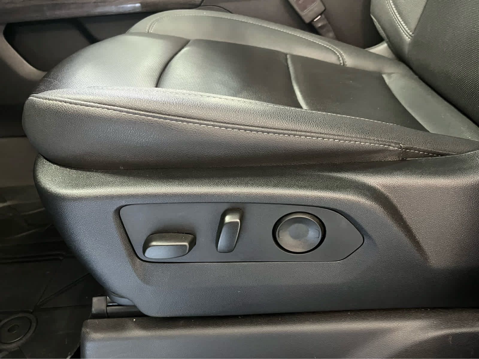 Used 2024 Chevrolet Silverado 2500 LTZ w/ LTZ Plus Package AWD/4WD image 17