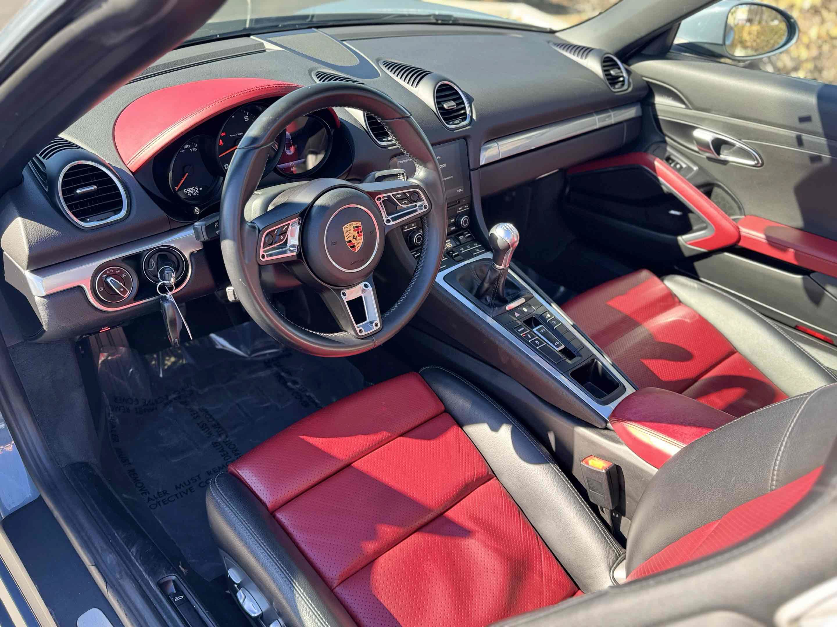 Used 2017 Porsche 718 Boxster RWD image 3