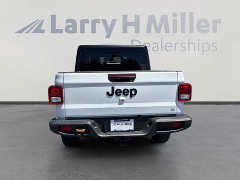 New 2026 Jeep Gladiator Sport AWD/4WD image 4