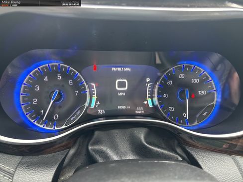 Used 2023 Chrysler Pacifica Limited FWD image 25