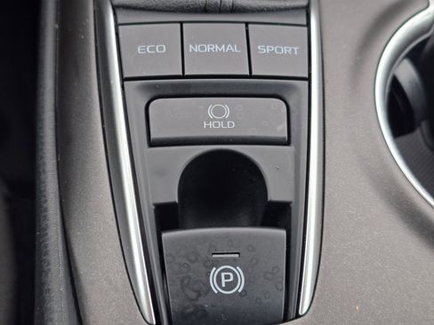 Used 2024 Toyota Camry XLE FWD image 31