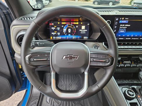 Used 2024 Chevrolet Colorado ZR2 w/ Technology Package image 17