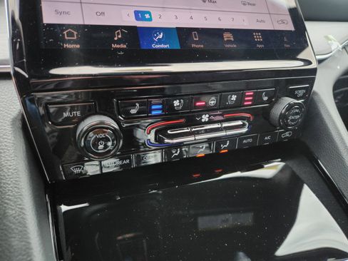 New 2025 Jeep Grand Cherokee L Overland image 5