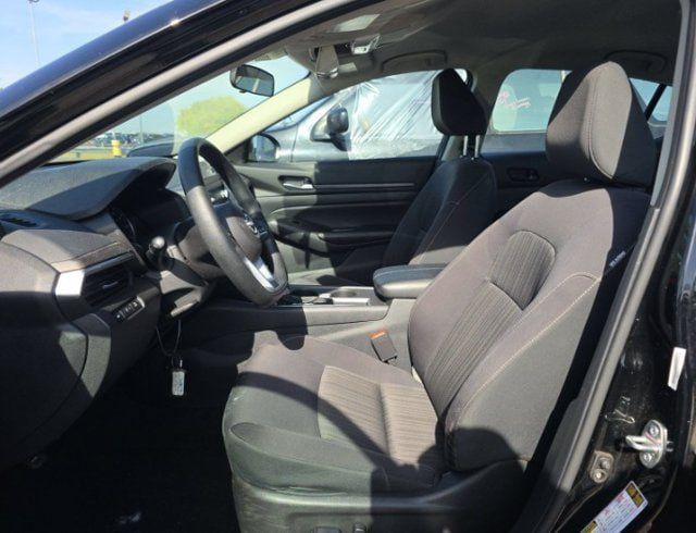 Used 2025 Nissan Altima 2.5 SV FWD image 6