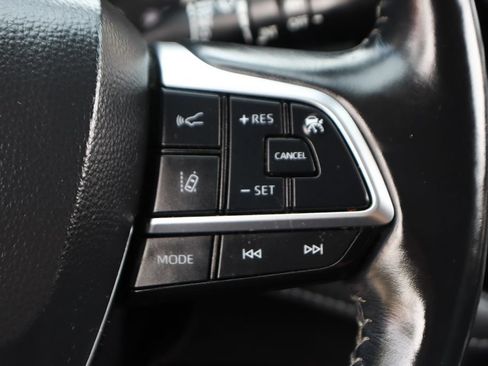 Used 2021 Toyota Highlander XLE AWD/4WD image 24