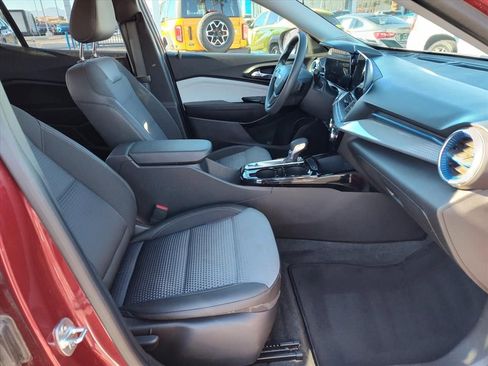 Used 2024 Chevrolet Trax LT image 11