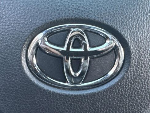 Used 2023 Toyota RAV4 SE image 33