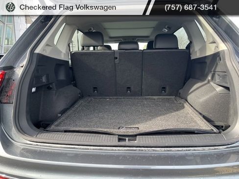Used 2024 Volkswagen Tiguan SE image 32