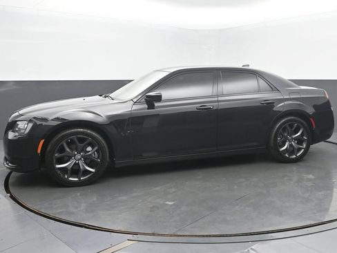 Used 2022 Chrysler 300 Touring w/ Sport Appearance Package RWD image 3