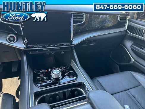 Used 2023 Jeep Wagoneer Series III w/ Convenience Group I AWD/4WD image 16