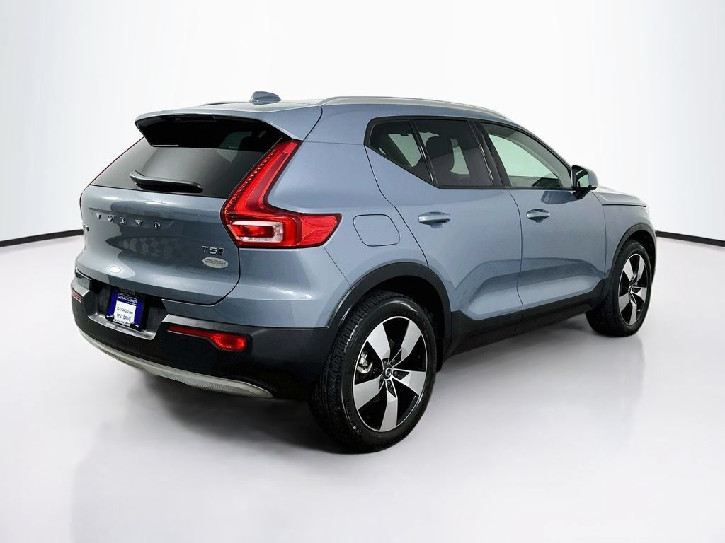 Used 2022 Volvo XC40 T5 Momentum AWD/4WD image 7