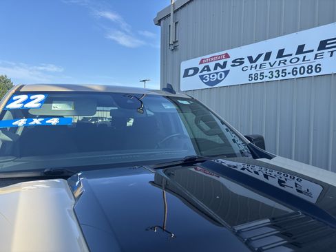 Used 2022 Chevrolet Silverado 1500 LT Trail Boss AWD/4WD image 15