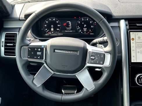 Used 2025 Land Rover Discovery Dynamic SE AWD/4WD image 45
