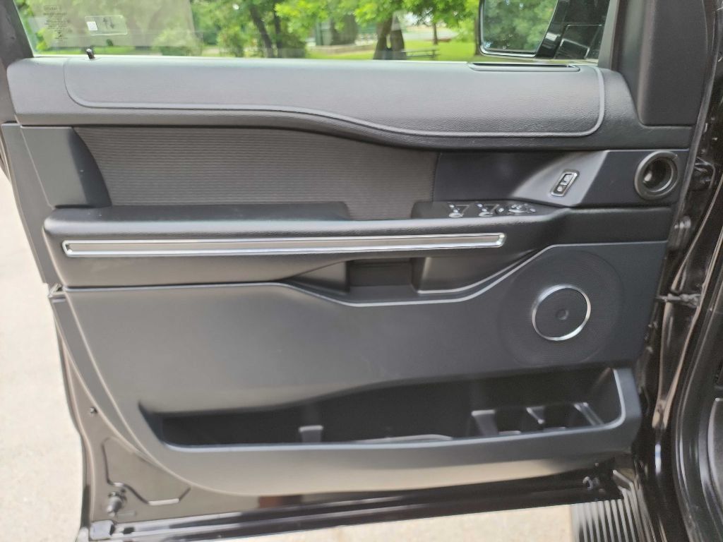 Used 2020 Ford Expedition Max XLT RWD image 16
