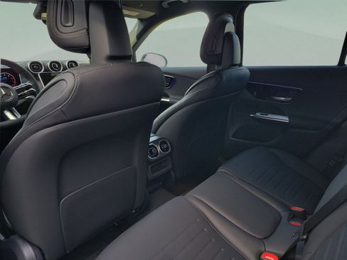 Used 2026 Mercedes-Benz GLC 300 GLC 300 image 9