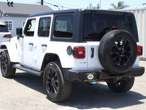 Used 2023 Jeep Wrangler Unlimited Sahara w/ Cold Weather Group AWD/4WD image 3