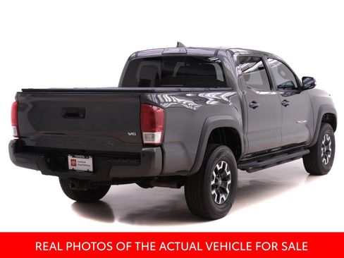 Certified 2017 Toyota Tacoma TRD Off-Road image 2