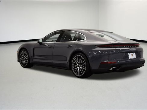Used 2025 Porsche Panamera image 3