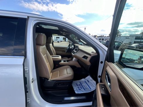 Used 2022 Chevrolet Suburban Premier image 17