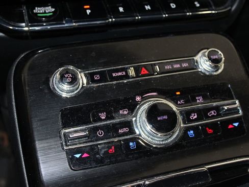 Used 2021 Lincoln Nautilus Reserve w/ Equipment Group 201A image 32