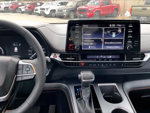 Used 2023 Toyota Sienna XSE image 6