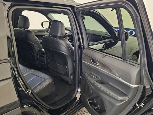 New 2025 Jeep Grand Cherokee Limited w/ Luxury Tech Group II image 43